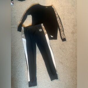 VS PINK LEOPARD LONG SLEEVE SHIRT & JOGGER SET.